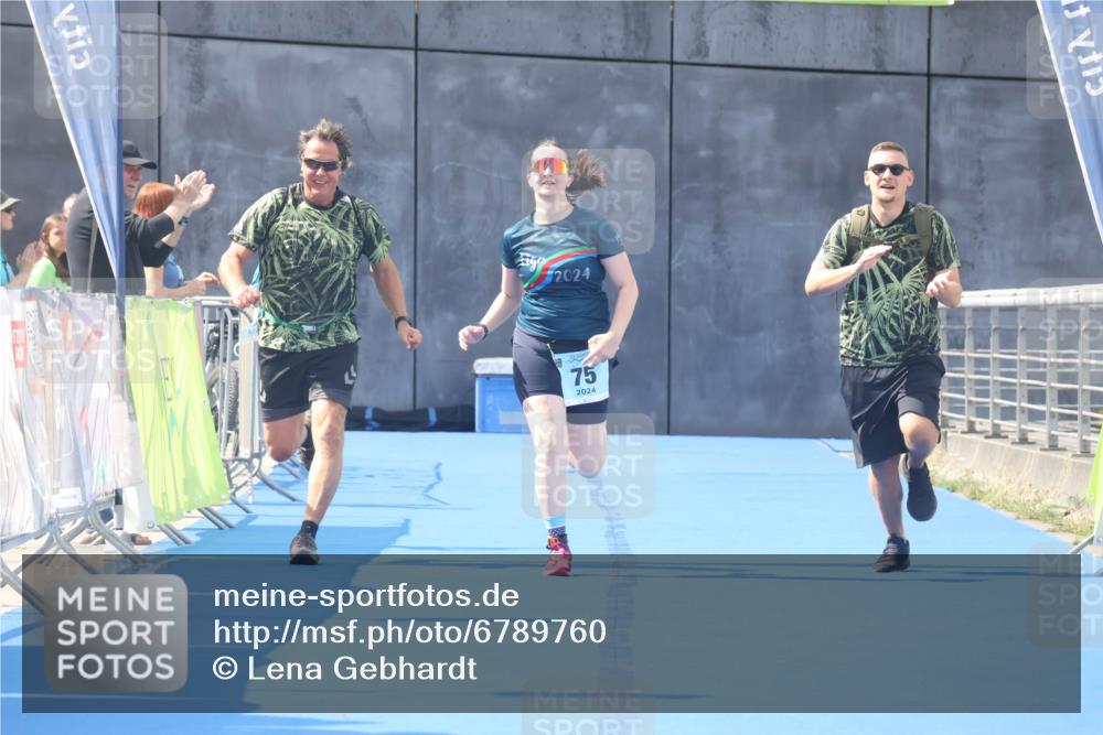 11.08.2024 - GEWOBA Citytriathlon Bremen Lena Gebhardt http://msf.ph/oto/6789760 11.08.2024 11:31:46 Ziel 75 meine-sportfotos.de