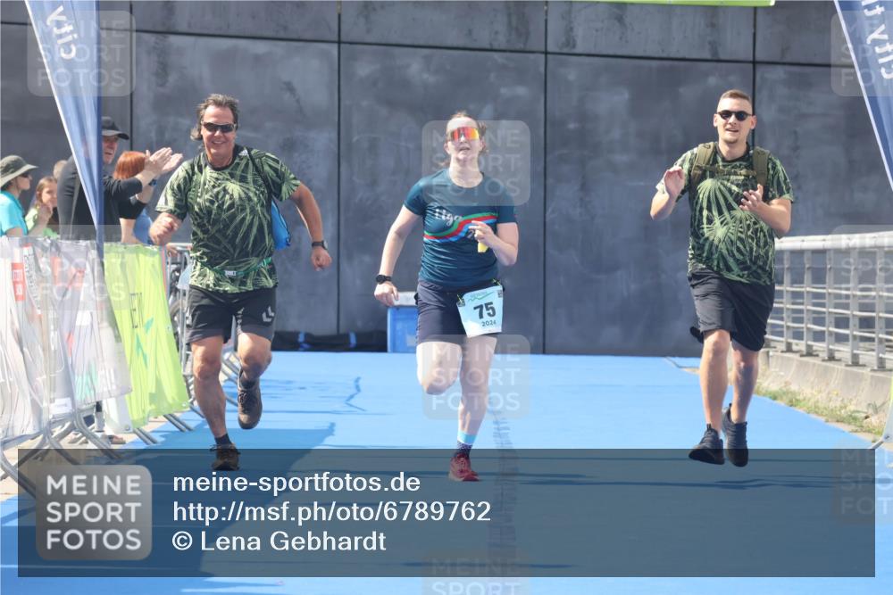 11.08.2024 - GEWOBA Citytriathlon Bremen Lena Gebhardt http://msf.ph/oto/6789762 11.08.2024 11:31:46 Ziel 75 meine-sportfotos.de