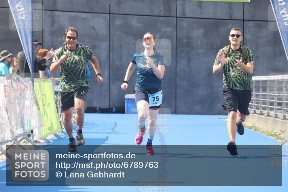 11.08.2024 - GEWOBA Citytriathlon Bremen Lena Gebhardt http://msf.ph/oto/6789763 11.08.2024 11:31:46 Ziel 75 meine-sportfotos.de