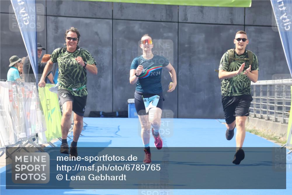 11.08.2024 - GEWOBA Citytriathlon Bremen Lena Gebhardt http://msf.ph/oto/6789765 11.08.2024 11:31:47 Ziel 75 meine-sportfotos.de