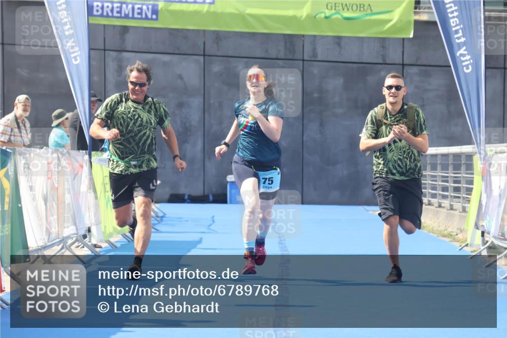 11.08.2024 - GEWOBA Citytriathlon Bremen Lena Gebhardt http://msf.ph/oto/6789768 11.08.2024 11:31:47 Ziel 75 meine-sportfotos.de