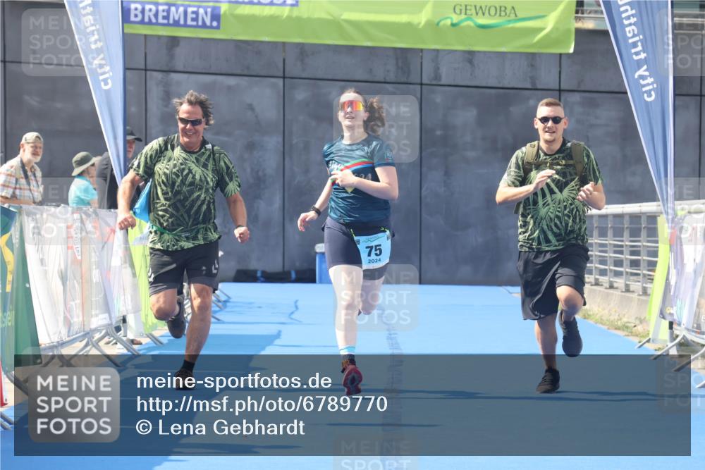 11.08.2024 - GEWOBA Citytriathlon Bremen Lena Gebhardt http://msf.ph/oto/6789770 11.08.2024 11:31:47 Ziel 75 meine-sportfotos.de