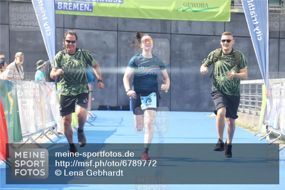 11.08.2024 - GEWOBA Citytriathlon Bremen Lena Gebhardt http://msf.ph/oto/6789772 11.08.2024 11:31:47 Ziel 75 meine-sportfotos.de