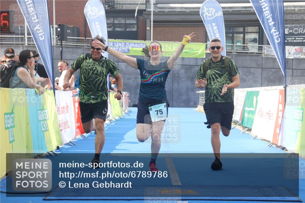11.08.2024 - GEWOBA Citytriathlon Bremen Lena Gebhardt http://msf.ph/oto/6789786 11.08.2024 11:31:50 Ziel 75 meine-sportfotos.de
