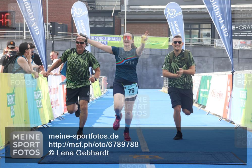 11.08.2024 - GEWOBA Citytriathlon Bremen Lena Gebhardt http://msf.ph/oto/6789788 11.08.2024 11:31:50 Ziel 75 meine-sportfotos.de