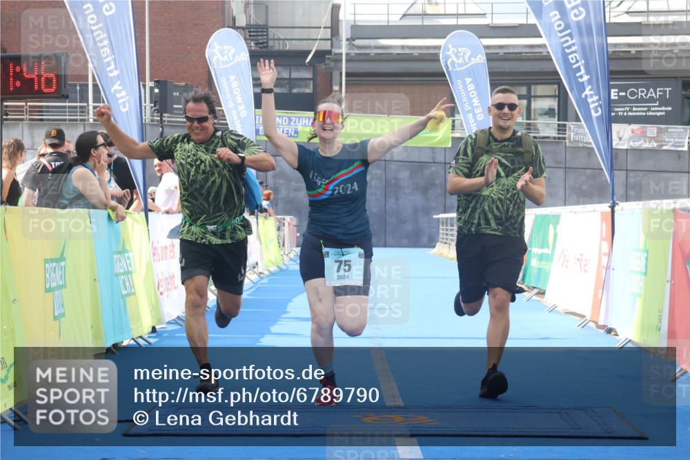 11.08.2024 - GEWOBA Citytriathlon Bremen Lena Gebhardt http://msf.ph/oto/6789790 11.08.2024 11:31:50 Ziel 75 meine-sportfotos.de