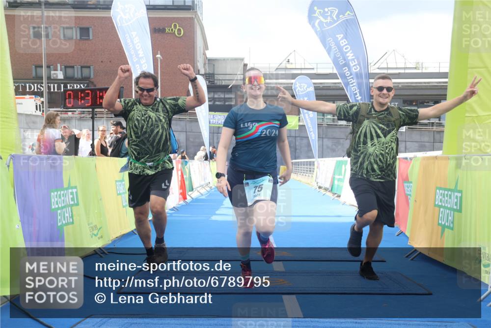 11.08.2024 - GEWOBA Citytriathlon Bremen Lena Gebhardt http://msf.ph/oto/6789795 11.08.2024 11:31:51 Ziel 75 meine-sportfotos.de
