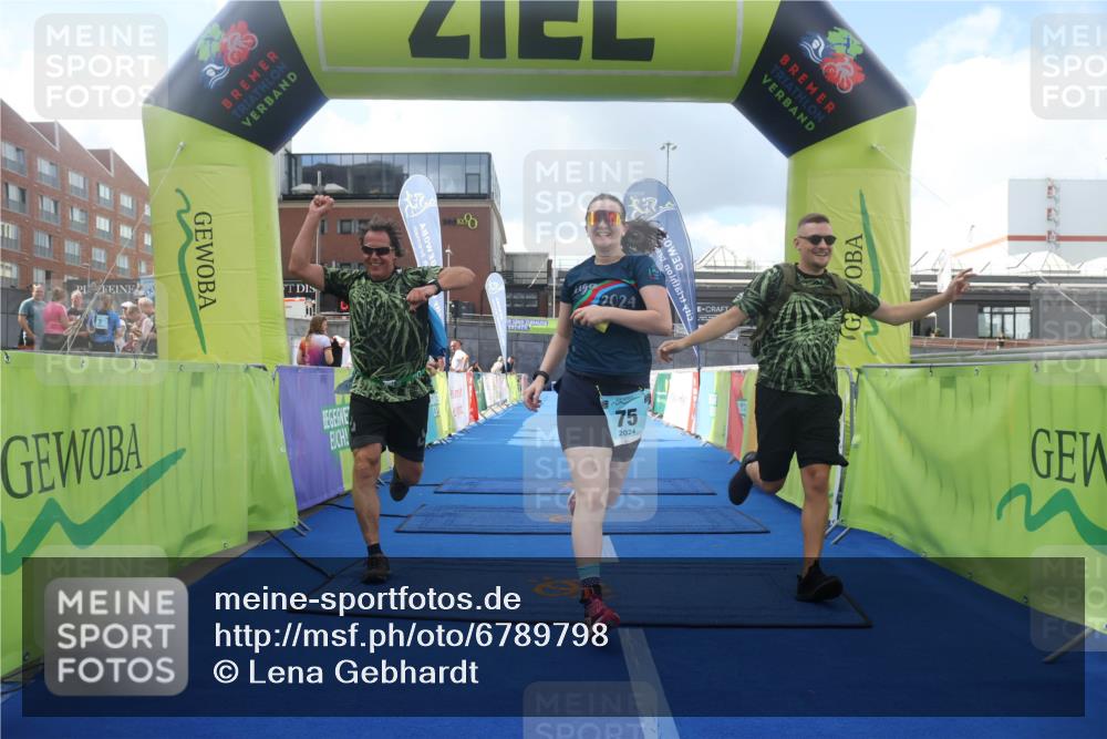 11.08.2024 - GEWOBA Citytriathlon Bremen Lena Gebhardt http://msf.ph/oto/6789798 11.08.2024 11:31:51 Ziel 75 meine-sportfotos.de