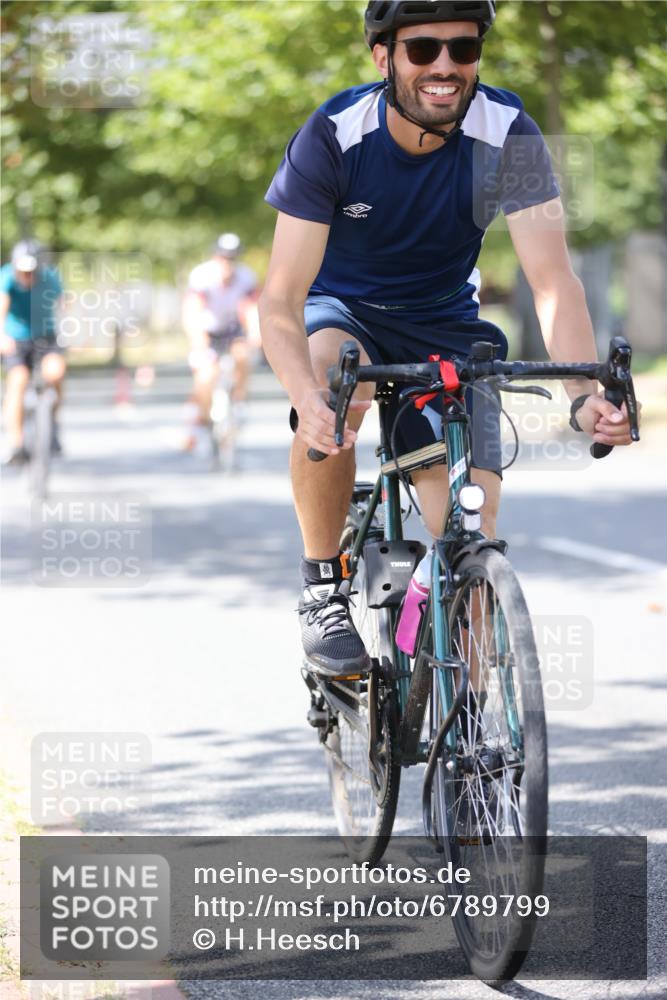 11.08.2024 - GEWOBA Citytriathlon Bremen H.Heesch http://msf.ph/oto/6789799 11.08.2024 13:16:54 Radfahren 365, 366, 397, 431, 440, 466, 486, 521, 544, 547, 618, 677, 693 meine-sportfotos.de