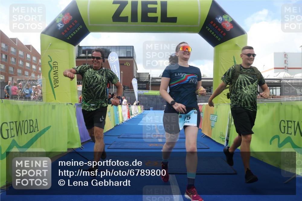 11.08.2024 - GEWOBA Citytriathlon Bremen Lena Gebhardt http://msf.ph/oto/6789800 11.08.2024 11:31:52 Ziel 75 meine-sportfotos.de