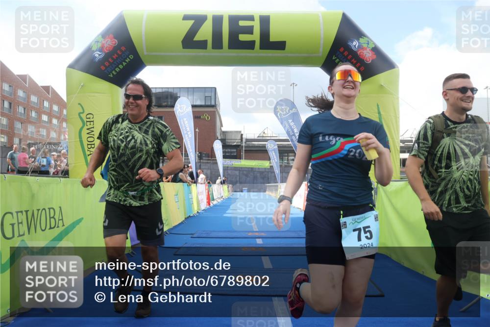 11.08.2024 - GEWOBA Citytriathlon Bremen Lena Gebhardt http://msf.ph/oto/6789802 11.08.2024 11:31:52 Ziel 75 meine-sportfotos.de
