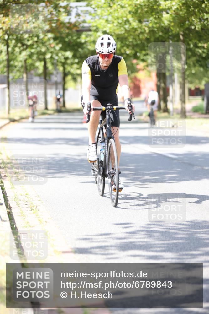 11.08.2024 - GEWOBA Citytriathlon Bremen H.Heesch http://msf.ph/oto/6789843 11.08.2024 13:16:58 Radfahren 365, 366, 397, 431, 440, 486, 521, 544, 547, 598, 677, 693, 724 meine-sportfotos.de