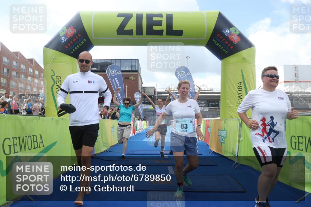 11.08.2024 - GEWOBA Citytriathlon Bremen Lena Gebhardt http://msf.ph/oto/6789850 11.08.2024 11:32:36 Ziel 53, 83 meine-sportfotos.de