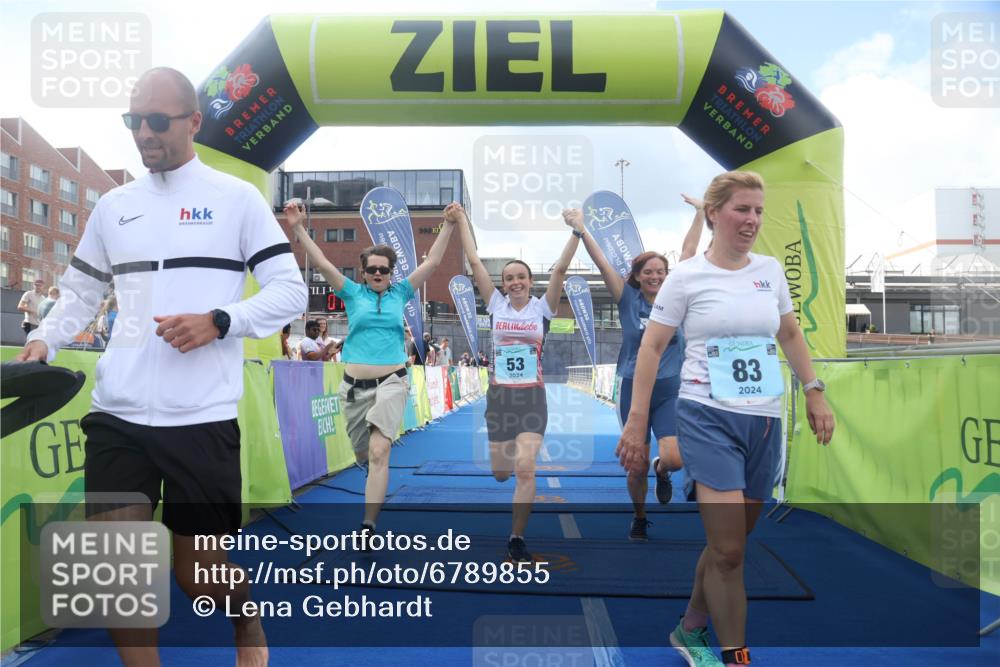 11.08.2024 - GEWOBA Citytriathlon Bremen Lena Gebhardt http://msf.ph/oto/6789855 11.08.2024 11:32:36 Ziel 53, 83 meine-sportfotos.de