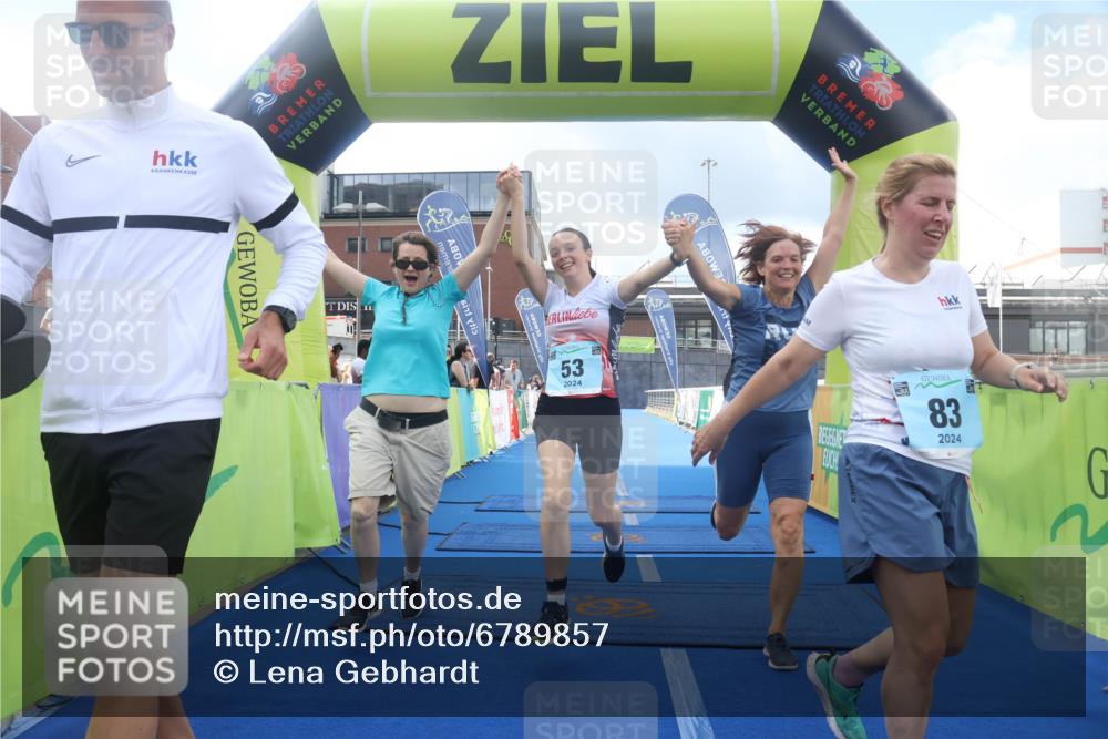 11.08.2024 - GEWOBA Citytriathlon Bremen Lena Gebhardt http://msf.ph/oto/6789857 11.08.2024 11:32:37 Ziel 53, 83 meine-sportfotos.de