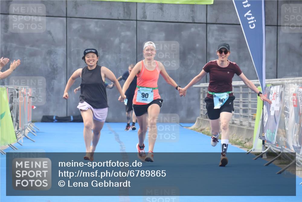 11.08.2024 - GEWOBA Citytriathlon Bremen Lena Gebhardt http://msf.ph/oto/6789865 11.08.2024 11:34:25 Ziel 90 meine-sportfotos.de
