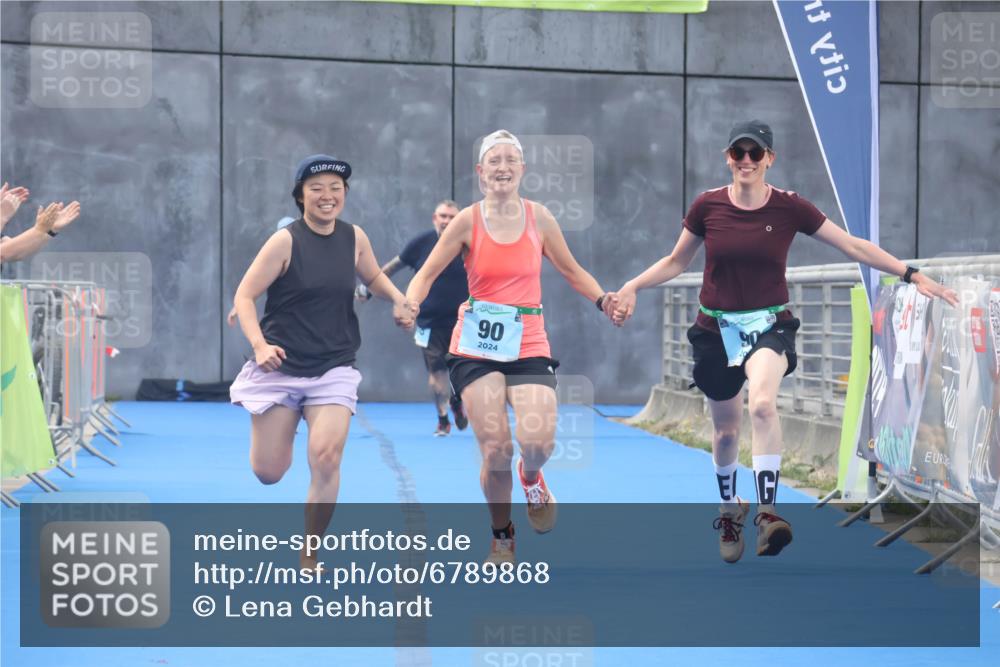11.08.2024 - GEWOBA Citytriathlon Bremen Lena Gebhardt http://msf.ph/oto/6789868 11.08.2024 11:34:25 Ziel 90 meine-sportfotos.de
