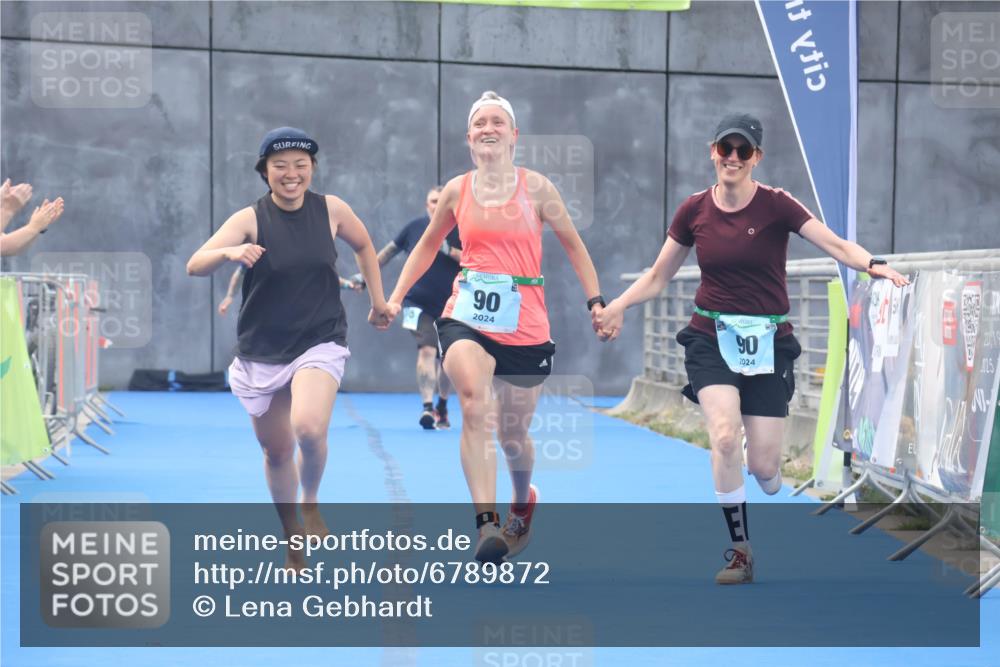 11.08.2024 - GEWOBA Citytriathlon Bremen Lena Gebhardt http://msf.ph/oto/6789872 11.08.2024 11:34:26 Ziel 90, 108 meine-sportfotos.de