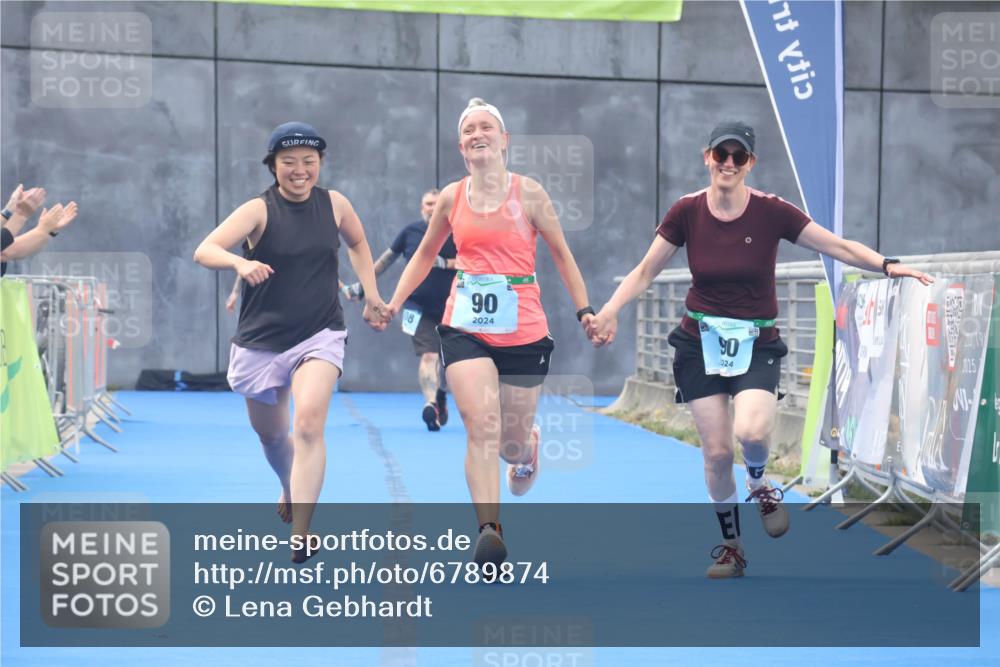 11.08.2024 - GEWOBA Citytriathlon Bremen Lena Gebhardt http://msf.ph/oto/6789874 11.08.2024 11:34:26 Ziel 90, 108 meine-sportfotos.de