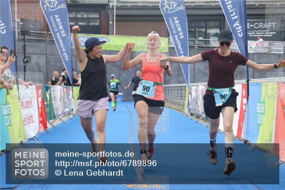 11.08.2024 - GEWOBA Citytriathlon Bremen Lena Gebhardt http://msf.ph/oto/6789896 11.08.2024 11:34:29 Ziel 90, 108 meine-sportfotos.de