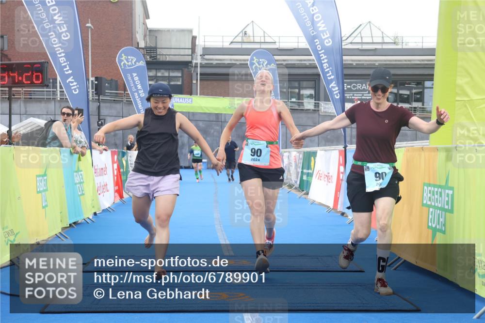 11.08.2024 - GEWOBA Citytriathlon Bremen Lena Gebhardt http://msf.ph/oto/6789901 11.08.2024 11:34:29 Ziel 90, 108 meine-sportfotos.de