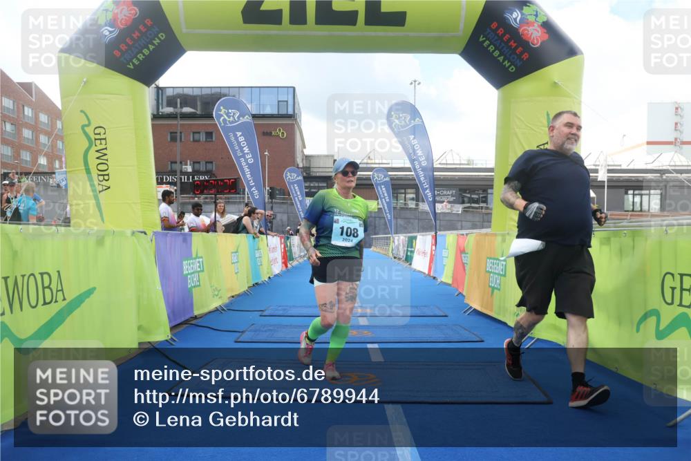 11.08.2024 - GEWOBA Citytriathlon Bremen Lena Gebhardt http://msf.ph/oto/6789944 11.08.2024 11:34:38 Ziel 108 meine-sportfotos.de