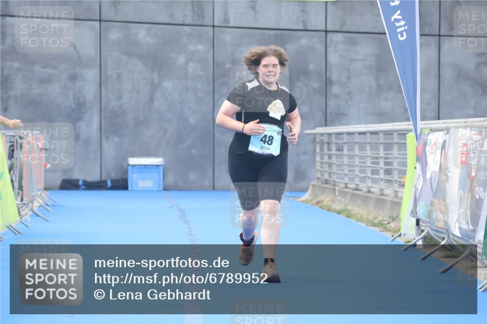11.08.2024 - GEWOBA Citytriathlon Bremen Lena Gebhardt http://msf.ph/oto/6789952 11.08.2024 11:37:14 Ziel 48 meine-sportfotos.de