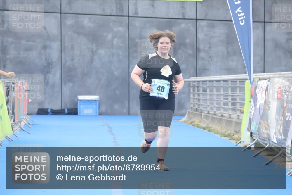 11.08.2024 - GEWOBA Citytriathlon Bremen Lena Gebhardt http://msf.ph/oto/6789954 11.08.2024 11:37:14 Ziel 48 meine-sportfotos.de