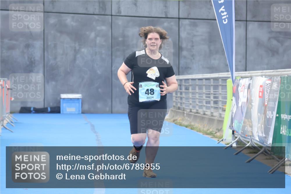 11.08.2024 - GEWOBA Citytriathlon Bremen Lena Gebhardt http://msf.ph/oto/6789955 11.08.2024 11:37:15 Ziel 48 meine-sportfotos.de