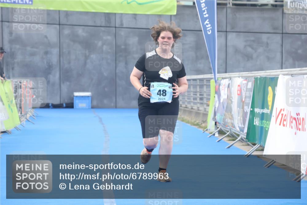 11.08.2024 - GEWOBA Citytriathlon Bremen Lena Gebhardt http://msf.ph/oto/6789963 11.08.2024 11:37:16 Ziel 48 meine-sportfotos.de