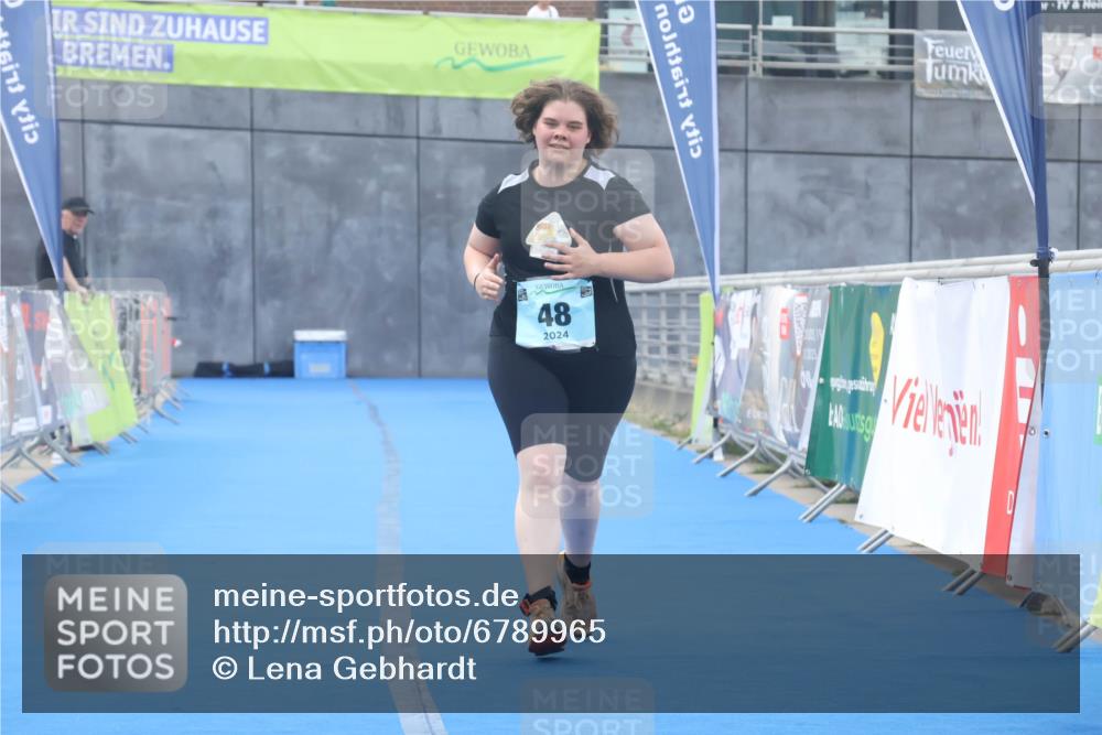 11.08.2024 - GEWOBA Citytriathlon Bremen Lena Gebhardt http://msf.ph/oto/6789965 11.08.2024 11:37:17 Ziel 48 meine-sportfotos.de
