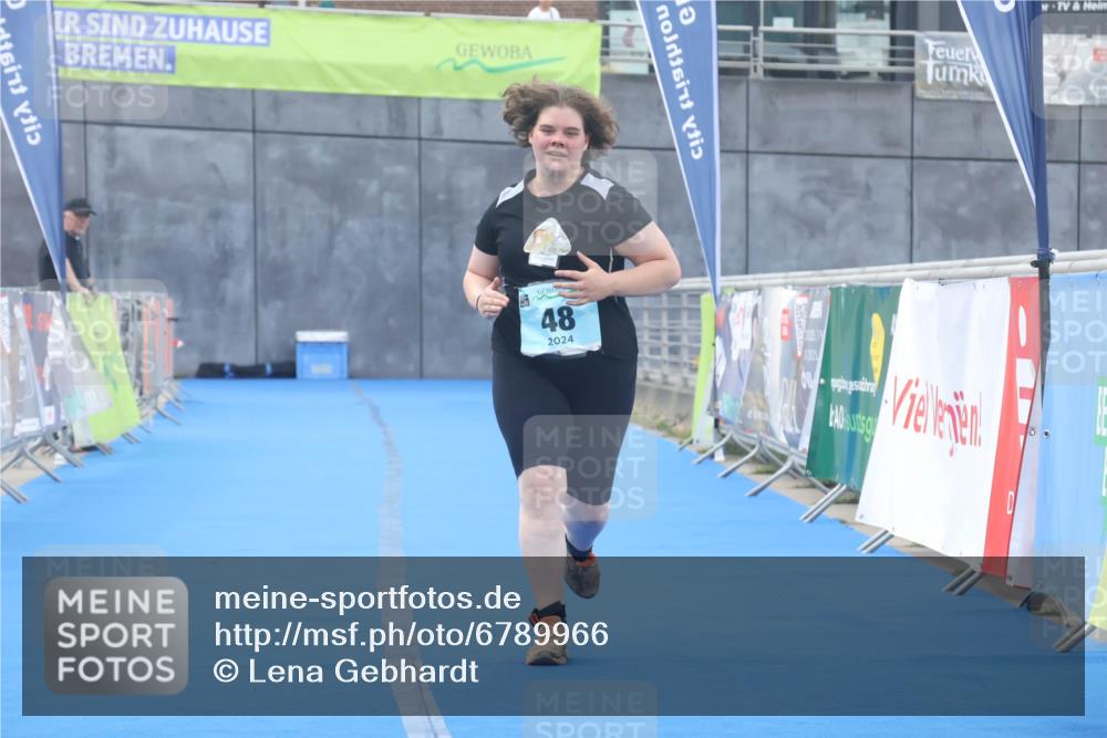 11.08.2024 - GEWOBA Citytriathlon Bremen Lena Gebhardt http://msf.ph/oto/6789966 11.08.2024 11:37:17 Ziel 48 meine-sportfotos.de