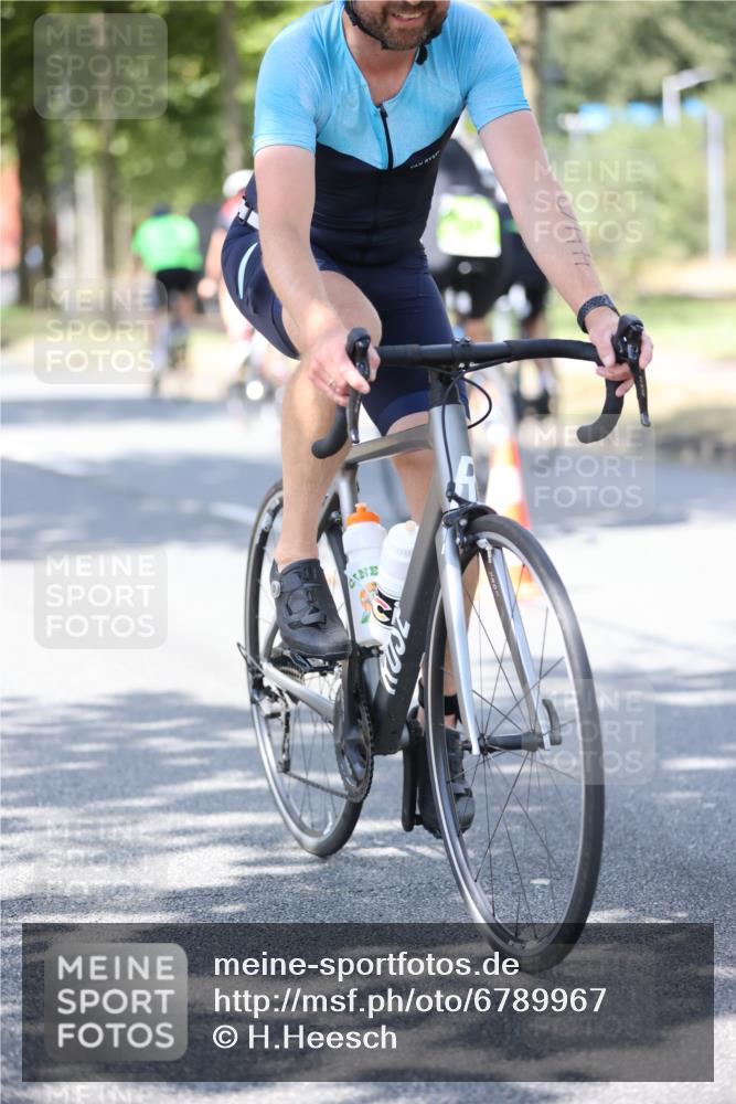 11.08.2024 - GEWOBA Citytriathlon Bremen H.Heesch http://msf.ph/oto/6789967 11.08.2024 13:17:04 Radfahren 366, 440, 450, 463, 486, 521, 594, 598, 630, 677, 693, 710, 724 meine-sportfotos.de