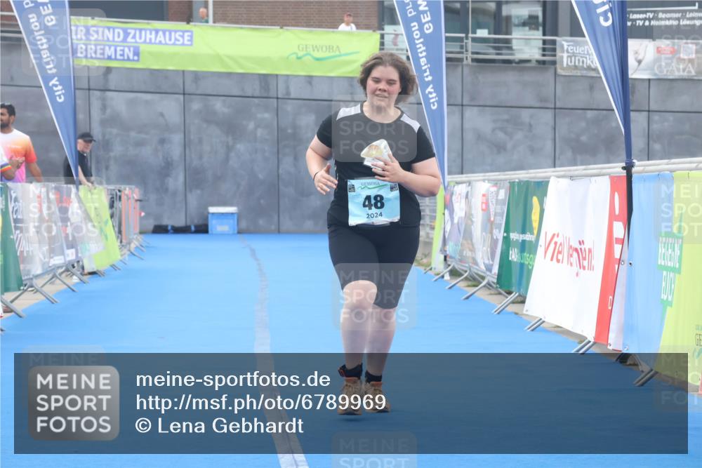 11.08.2024 - GEWOBA Citytriathlon Bremen Lena Gebhardt http://msf.ph/oto/6789969 11.08.2024 11:37:18 Ziel 48 meine-sportfotos.de