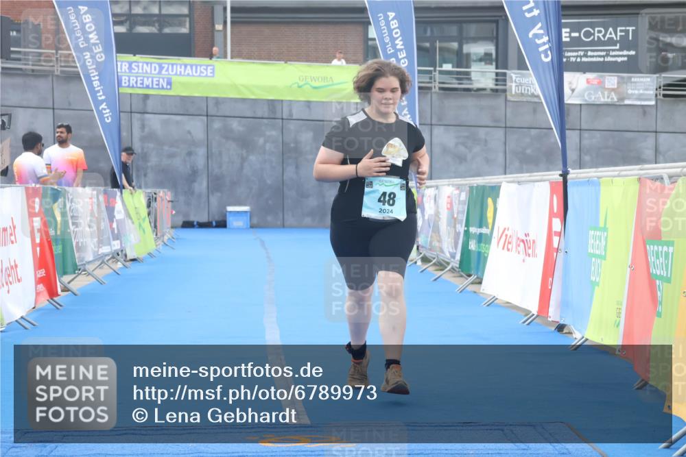 11.08.2024 - GEWOBA Citytriathlon Bremen Lena Gebhardt http://msf.ph/oto/6789973 11.08.2024 11:37:18 Ziel 48 meine-sportfotos.de