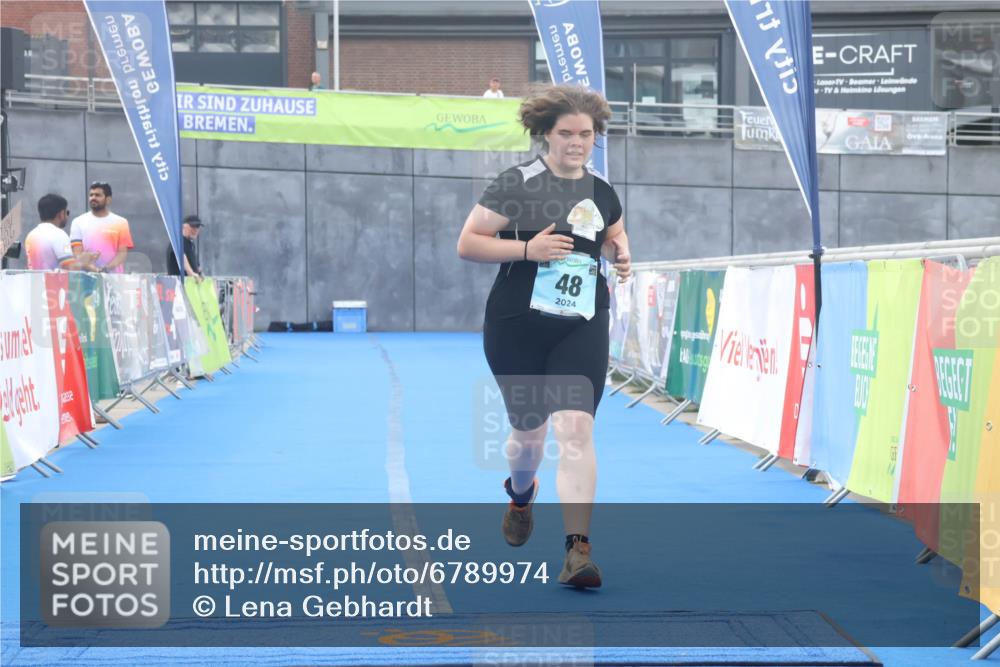 11.08.2024 - GEWOBA Citytriathlon Bremen Lena Gebhardt http://msf.ph/oto/6789974 11.08.2024 11:37:18 Ziel 48 meine-sportfotos.de