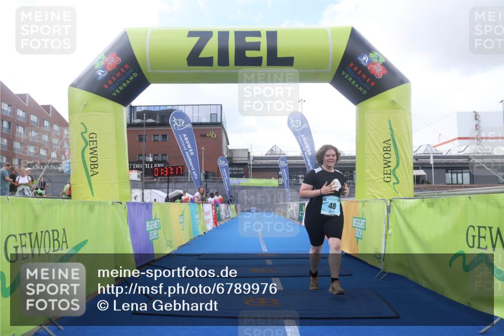 11.08.2024 - GEWOBA Citytriathlon Bremen Lena Gebhardt http://msf.ph/oto/6789976 11.08.2024 11:37:21 Ziel 48 meine-sportfotos.de
