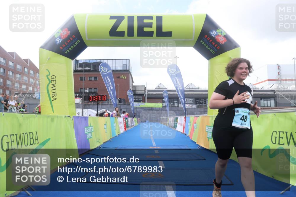 11.08.2024 - GEWOBA Citytriathlon Bremen Lena Gebhardt http://msf.ph/oto/6789983 11.08.2024 11:37:21 Ziel 48 meine-sportfotos.de