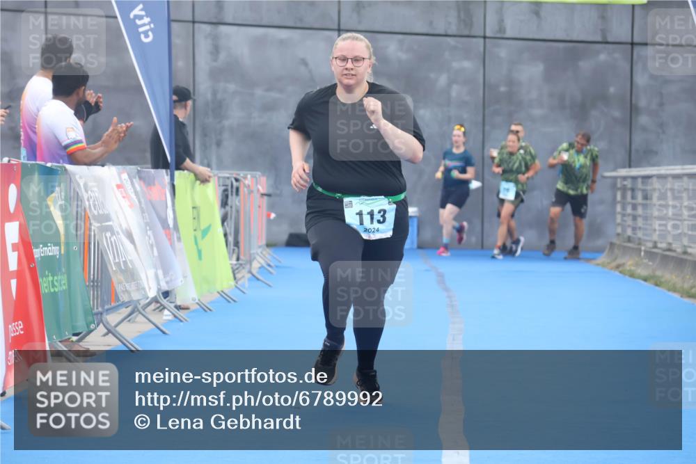 11.08.2024 - GEWOBA Citytriathlon Bremen Lena Gebhardt http://msf.ph/oto/6789992 11.08.2024 11:39:01 Ziel 113 meine-sportfotos.de