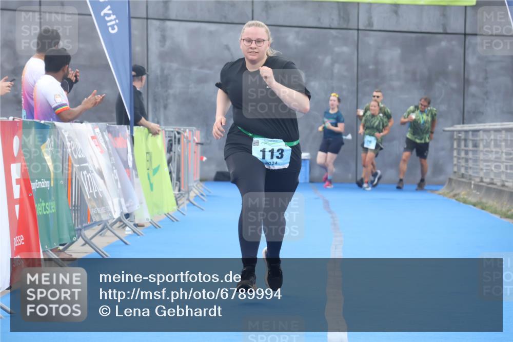 11.08.2024 - GEWOBA Citytriathlon Bremen Lena Gebhardt http://msf.ph/oto/6789994 11.08.2024 11:39:01 Ziel 113 meine-sportfotos.de