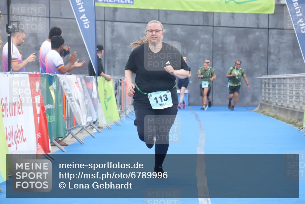 11.08.2024 - GEWOBA Citytriathlon Bremen Lena Gebhardt http://msf.ph/oto/6789996 11.08.2024 11:39:02 Ziel 113 meine-sportfotos.de