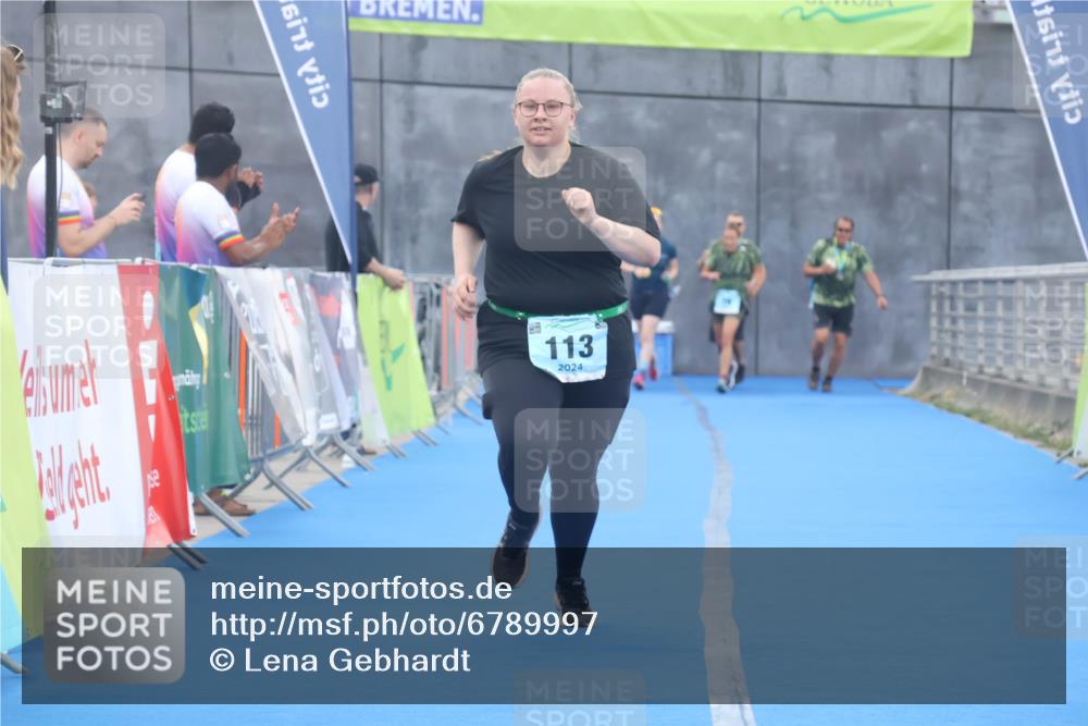 11.08.2024 - GEWOBA Citytriathlon Bremen Lena Gebhardt http://msf.ph/oto/6789997 11.08.2024 11:39:02 Ziel 113 meine-sportfotos.de