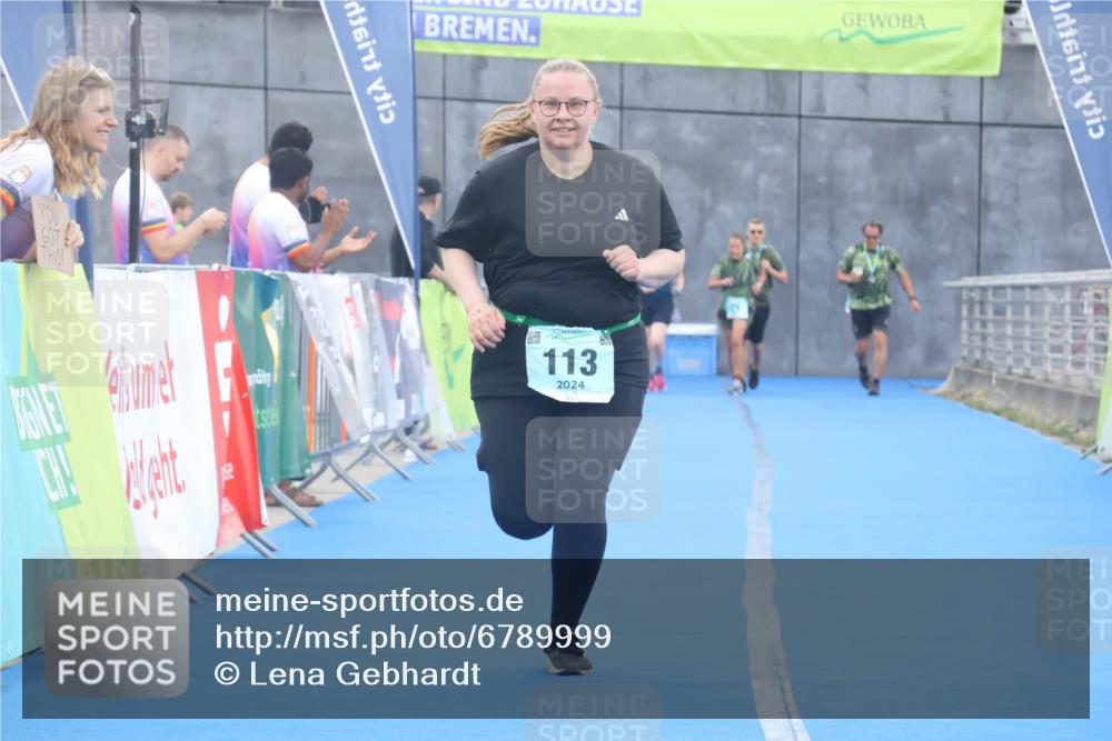 11.08.2024 - GEWOBA Citytriathlon Bremen Lena Gebhardt http://msf.ph/oto/6789999 11.08.2024 11:39:02 Ziel 113 meine-sportfotos.de