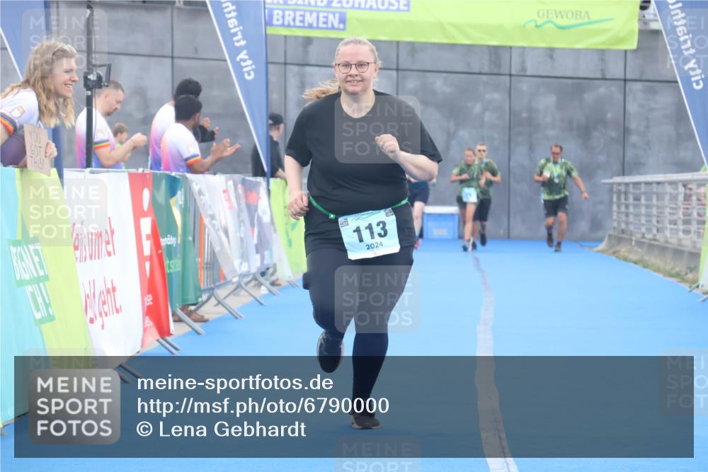 11.08.2024 - GEWOBA Citytriathlon Bremen Lena Gebhardt http://msf.ph/oto/6790000 11.08.2024 11:39:02 Ziel 113 meine-sportfotos.de
