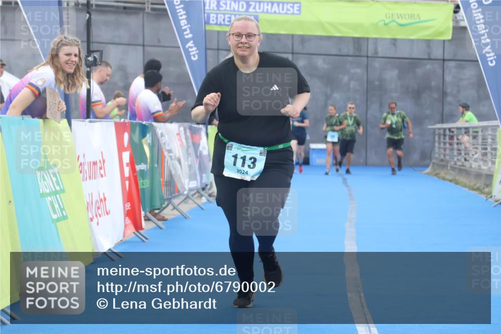 11.08.2024 - GEWOBA Citytriathlon Bremen Lena Gebhardt http://msf.ph/oto/6790002 11.08.2024 11:39:03 Ziel 113 meine-sportfotos.de