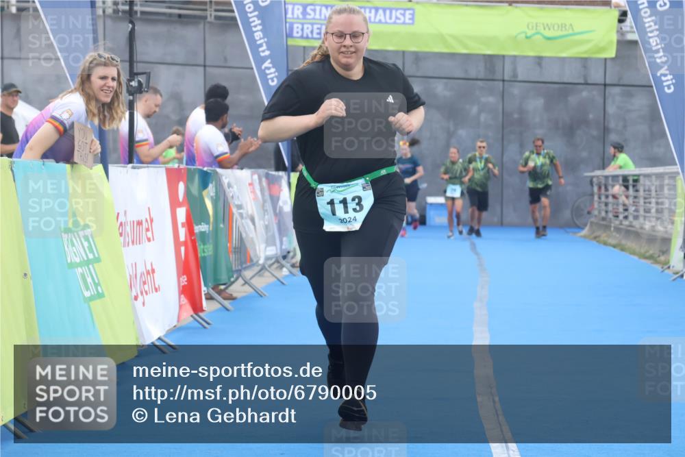 11.08.2024 - GEWOBA Citytriathlon Bremen Lena Gebhardt http://msf.ph/oto/6790005 11.08.2024 11:39:03 Ziel 113 meine-sportfotos.de