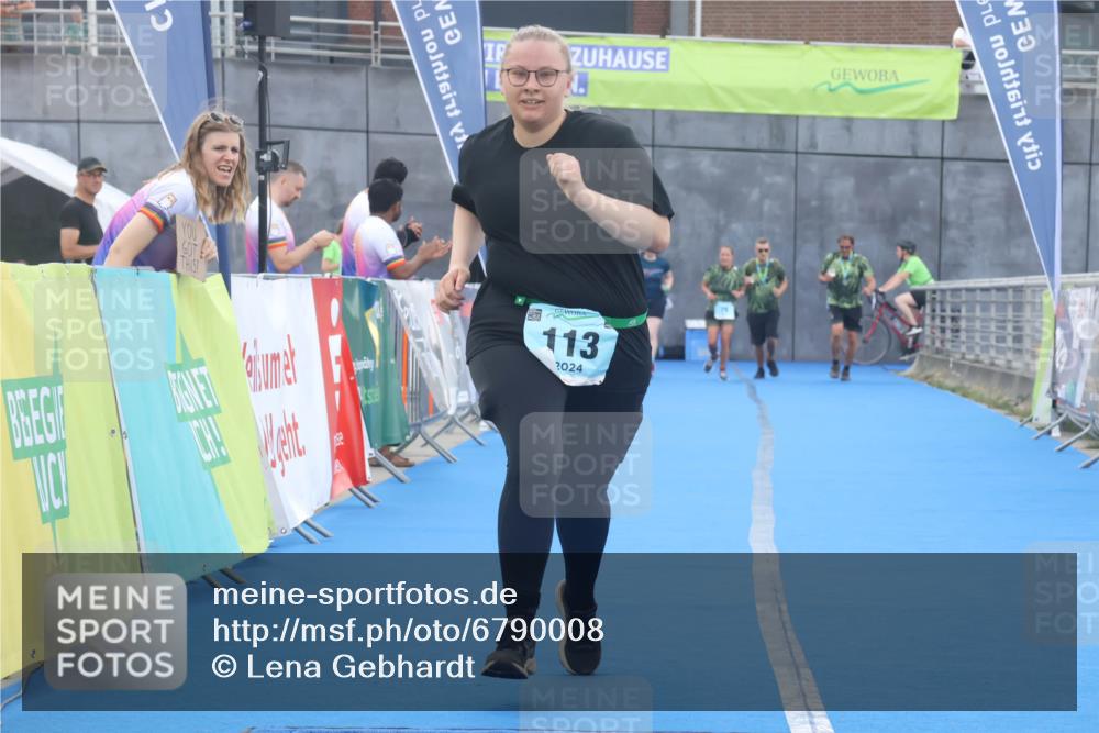 11.08.2024 - GEWOBA Citytriathlon Bremen Lena Gebhardt http://msf.ph/oto/6790008 11.08.2024 11:39:03 Ziel 113 meine-sportfotos.de
