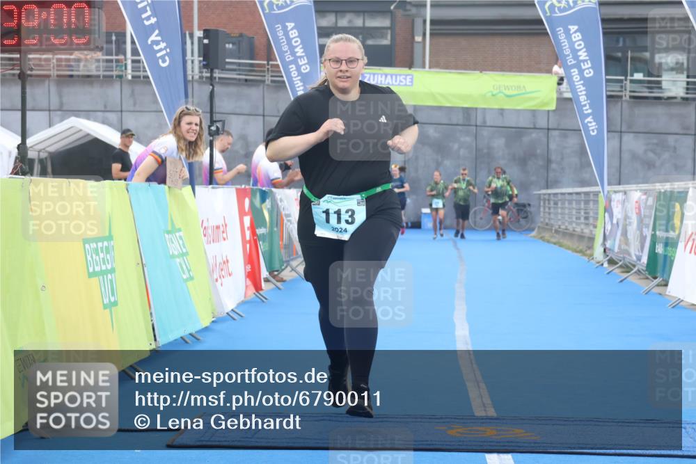 11.08.2024 - GEWOBA Citytriathlon Bremen Lena Gebhardt http://msf.ph/oto/6790011 11.08.2024 11:39:03 Ziel 113 meine-sportfotos.de