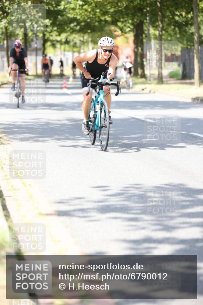11.08.2024 - GEWOBA Citytriathlon Bremen H.Heesch http://msf.ph/oto/6790012 11.08.2024 13:17:10 Radfahren 424, 440, 450, 463, 483, 488, 594, 598, 630, 677, 693, 710, 724 meine-sportfotos.de