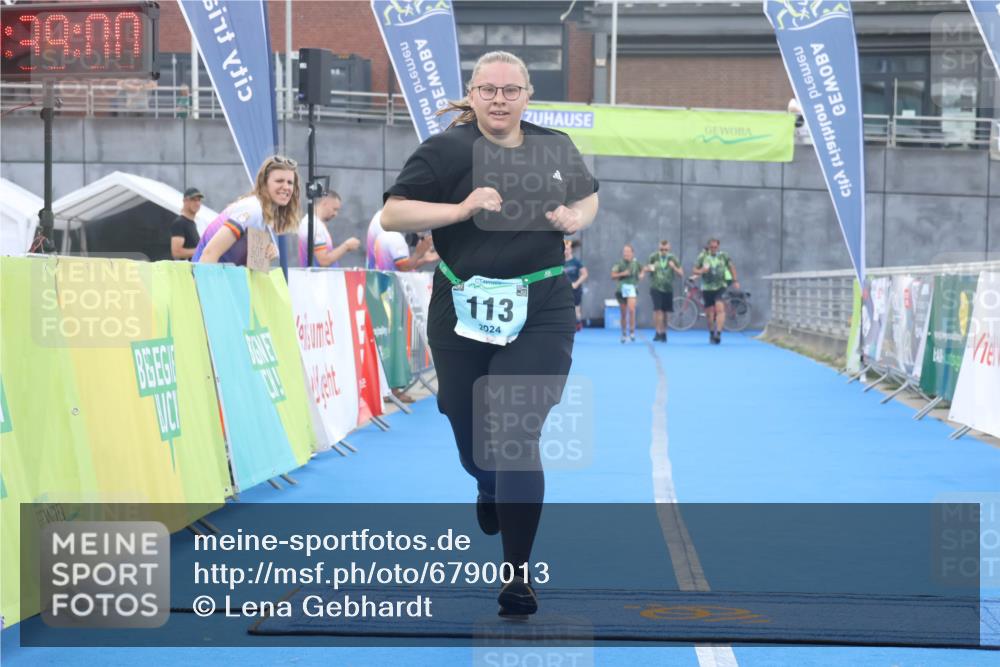 11.08.2024 - GEWOBA Citytriathlon Bremen Lena Gebhardt http://msf.ph/oto/6790013 11.08.2024 11:39:04 Ziel 113 meine-sportfotos.de